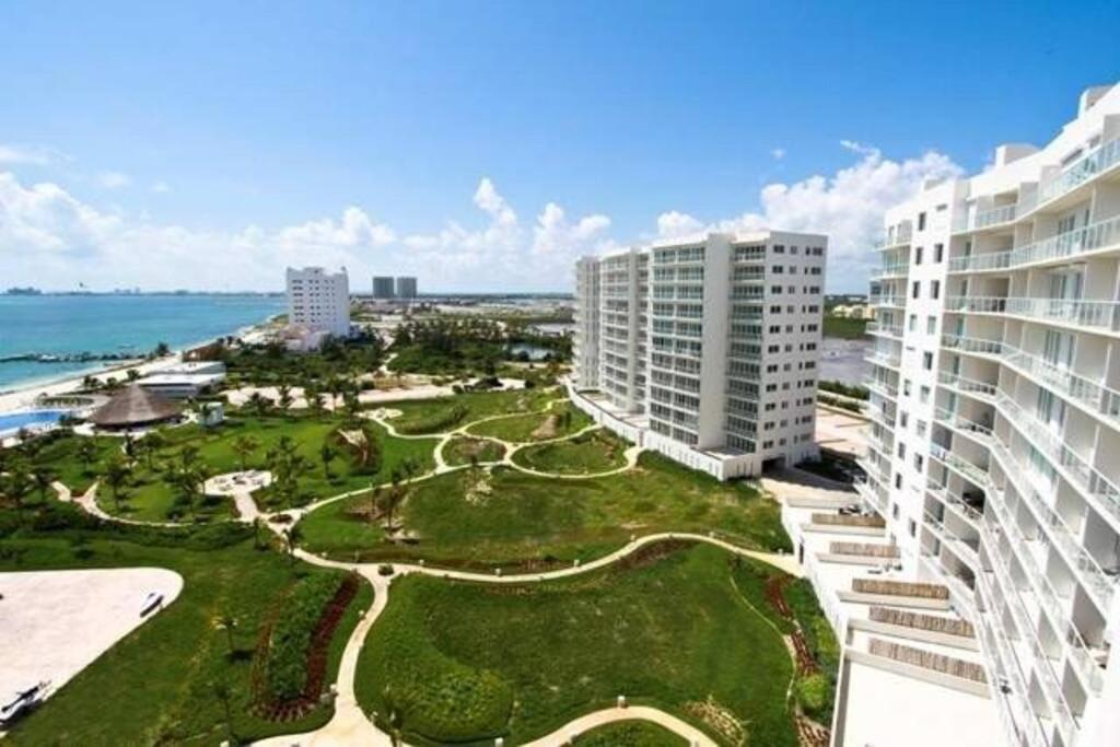 Amara Cancun Beachfront Condo Bagian luar foto